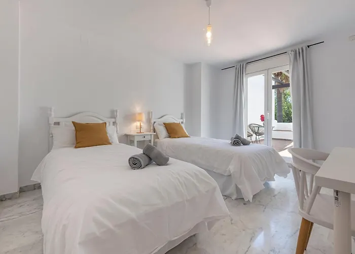 Bright With Swimming Pool And Close To Sea Chalet Marbella