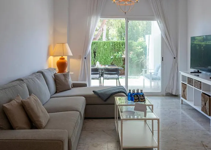 Bright With Swimming Pool And Close To Sea Chalet