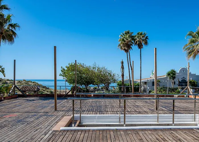 Bright With Swimming Pool And Close To Sea Marbella