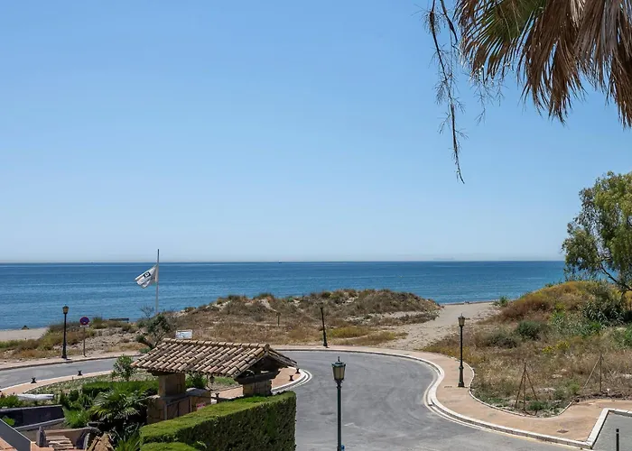 Bright With Swimming Pool And Close To Sea Marbella