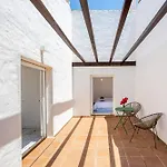 Bright With Swimming Pool And Beachfront *