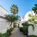 Bright With Swimming Pool And Beachfront シャレー マルベーリャ