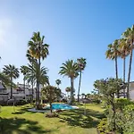 Bright With Swimming Pool And Beachfront マルベーリャ