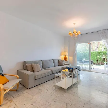 Bright With Swimming Pool And Close To Sea ماربيا