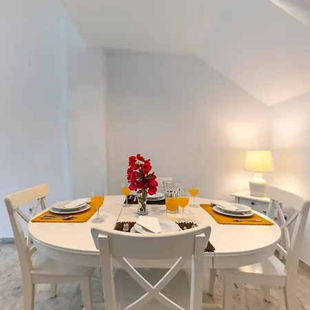 Bright With Swimming Pool And Close To Sea Alpesi faház *