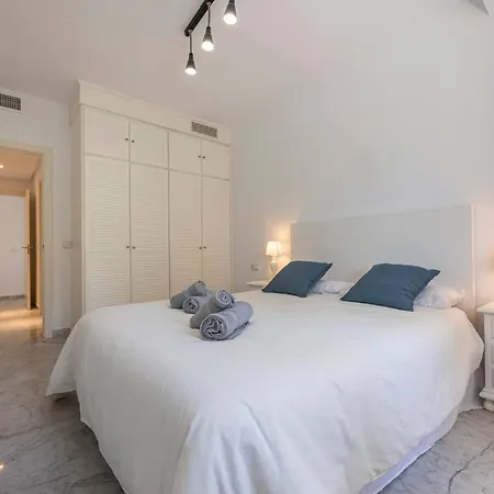 Bright With Swimming Pool And Beachfront *