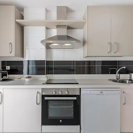 Bright With Swimming Pool And Close To Sea Alpesi faház *