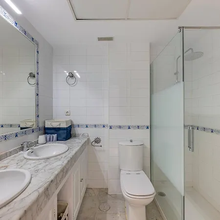 Bright With Swimming Pool And Beachfront Dağ evi