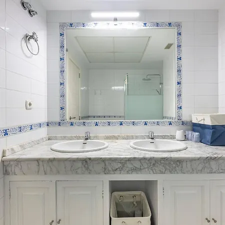 Chalet Bright With Swimming Pool And Close To Sea *