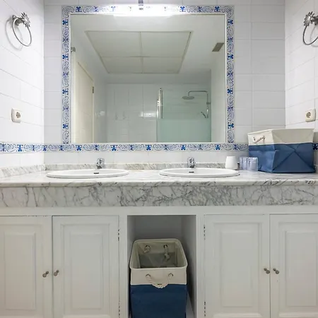 Bright With Swimming Pool And Beachfront *
