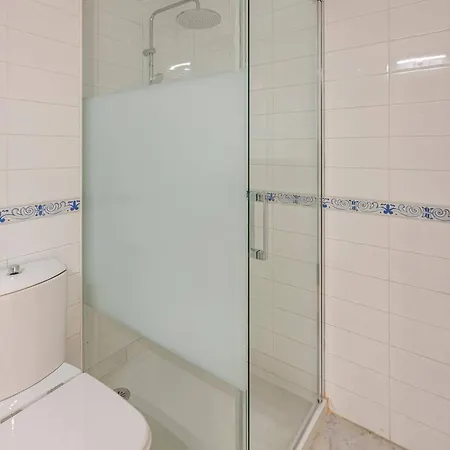 Bright With Swimming Pool And Beachfront شاليه