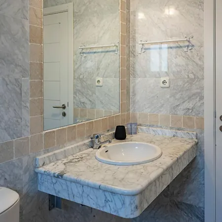 Alpesi faház Bright With Swimming Pool And Close To Sea