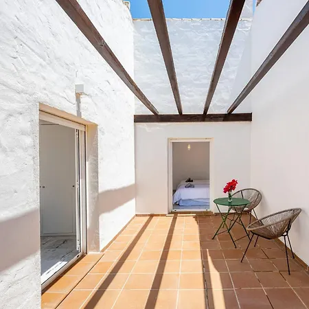 Bright With Swimming Pool And Beachfront *