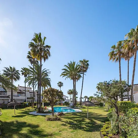 Bright With Swimming Pool And Beachfront ماربيا