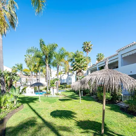 Bright With Swimming Pool And Beachfront *