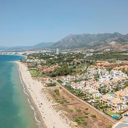 Bright With Swimming Pool And Beachfront Dağ evi *