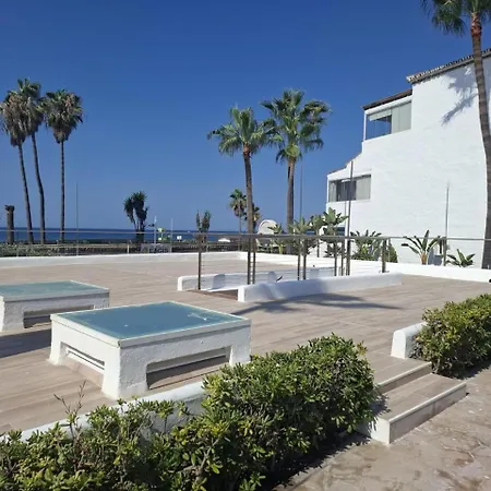 Horská chata Bright With Swimming Pool And Beachfront Marbella