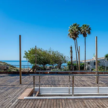 Bright With Swimming Pool And Beachfront Horská chata Marbella