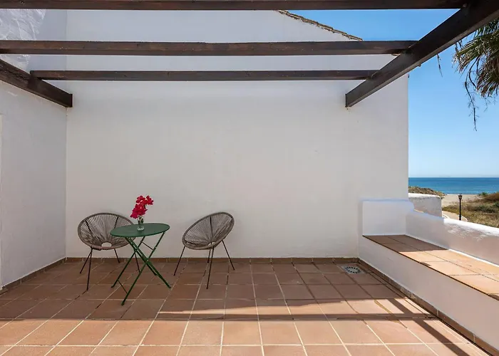 Bright With Swimming Pool And Close To Sea シャレー