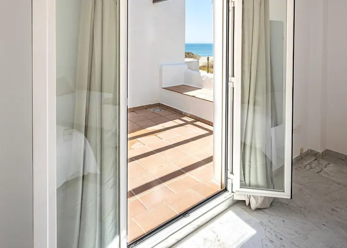 Bright With Swimming Pool And Close To Sea シャレー マルベーリャ