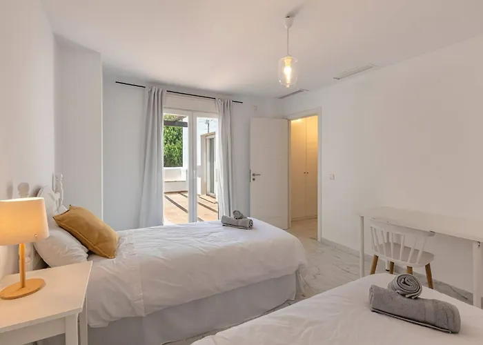 Bright With Swimming Pool And Close To Sea Chalet *