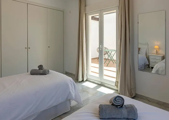 Bright With Swimming Pool And Close To Sea Chalet