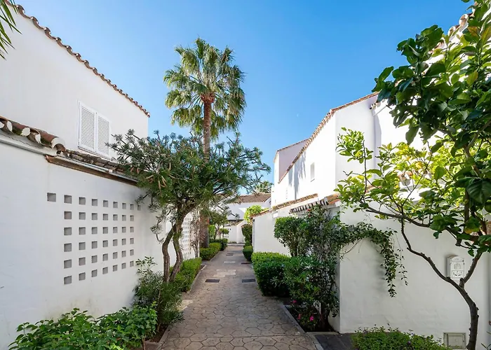 Bright With Swimming Pool And Close To Sea 木屋 马尔韦利亚