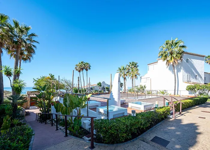 木屋 Bright With Swimming Pool And Close To Sea