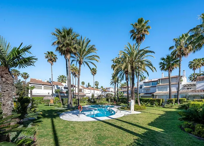 シャレー Bright With Swimming Pool And Close To Sea