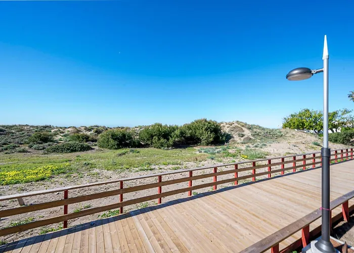 Bright With Swimming Pool And Close To Sea Marbella