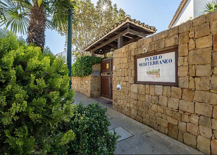 Bright With Swimming Pool And Close To Sea シャレー *