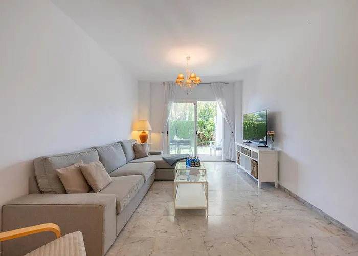 Chalet Bright With Swimming Pool And Close To Sea *