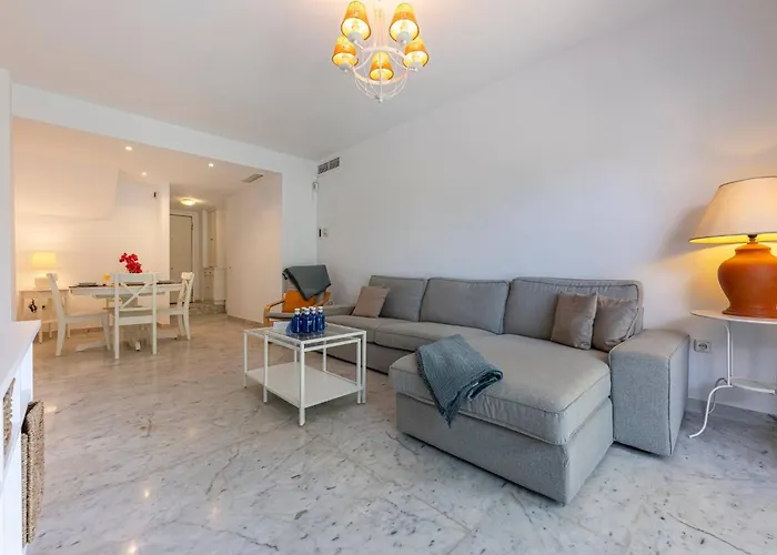 Bright With Swimming Pool And Close To Sea Chalet Marbella