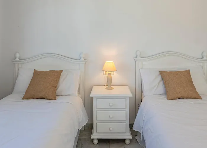 Bright With Swimming Pool And Close To Sea Marbella