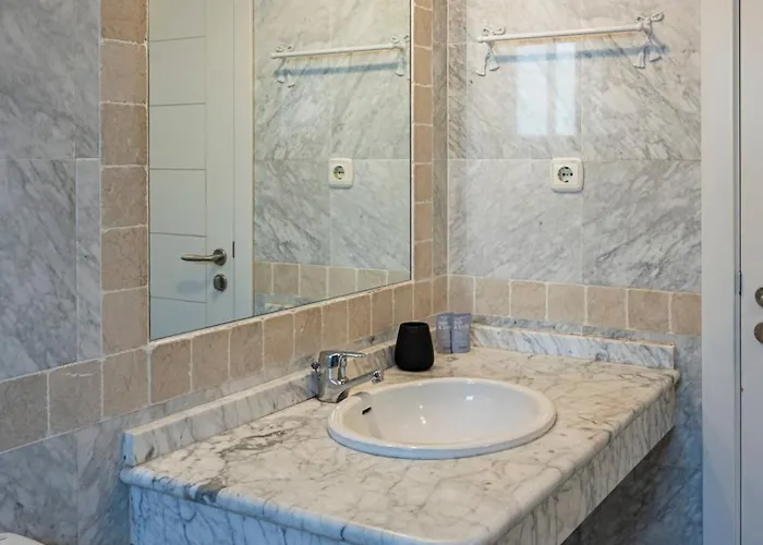 Chalet Bright With Swimming Pool And Close To Sea