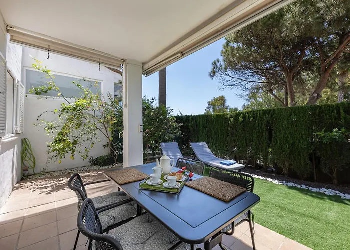 Bright With Swimming Pool And Close To Sea Marbella