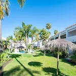 Bright With Swimming Pool And Beachfront *