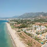 Bright With Swimming Pool And Beachfront Chalet *