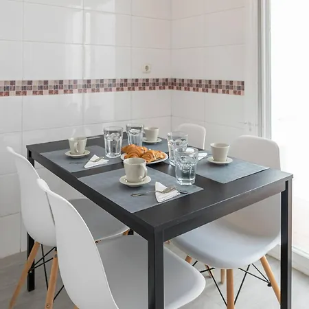 Bright With Swimming Pool And Close To Sea * Марбелья