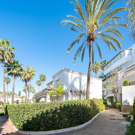 Bright With Swimming Pool And Beachfront *