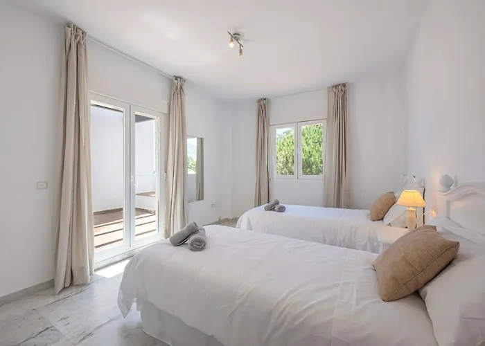Bright With Swimming Pool And Close To Sea Chalet